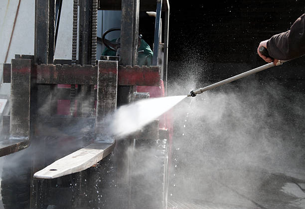 Best Concrete Pressure Washing  in Kendallville, IN